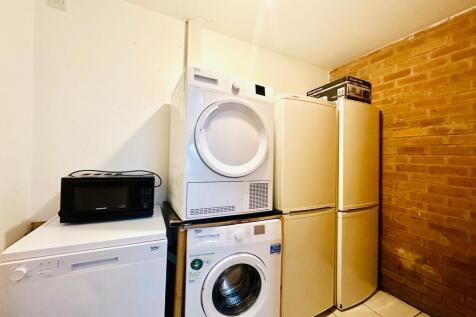 Harlaxton Drive, Lenton photo 3