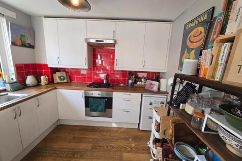 Lockhart Close, London, N7 photo 3