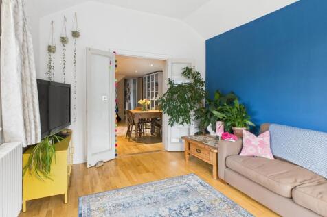 CAM02519G0-PR0233-STILL017