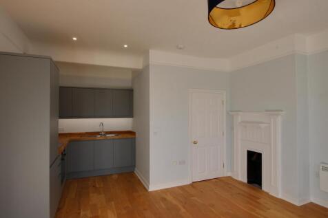 BARTONS ROAD - HAVANT - UNFURNISHED photo 3