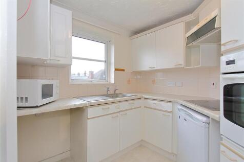 48 Archers Court (4).JPG