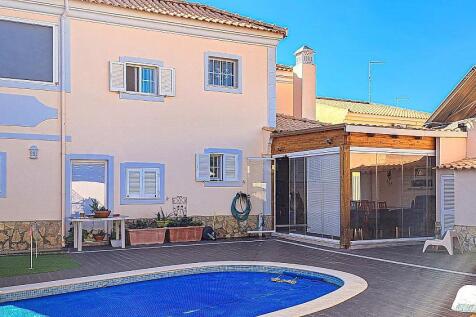 Sophisticated 4 bedroom villa for sale in Loule