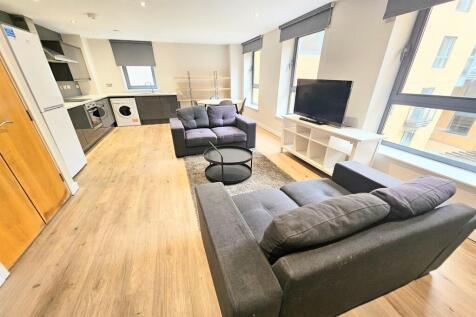 4-bed flat on 206 West One Reflect, City Centre, S1, £1,872/mo