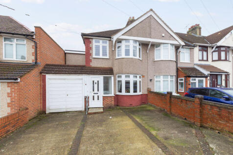 4 bedroom end of terrace house