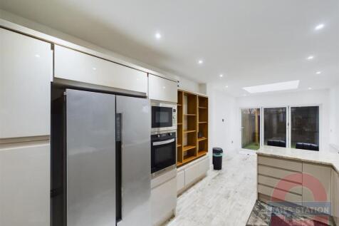 4-bed terraced on Glenroy Street, Cardiff, CF24, £2,300/mo