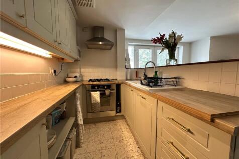 Flat 2 Woodside Court, Broadgate Lane, Horsforth, Leeds, West Yorkshire photo 3