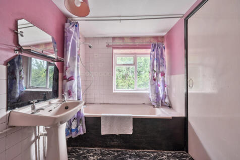 1306874-5-684b0d9...