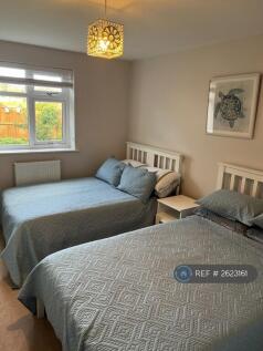 Second Bedroom With 2 Small Double Beds 