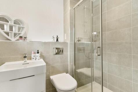 5 bed, 5 bath Detached in Glasgow - Photo 25