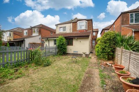 Southampton, SO18 - property photo