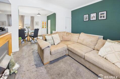 Living Room.jpg