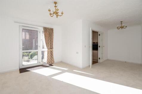 Apt 9 Bridgewater Court_3.jpg