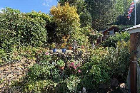 Home office with deck and WC next to it.