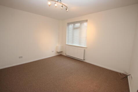 Flat, Rockingham Road, Kettering, North Northamptonshire photo 2
