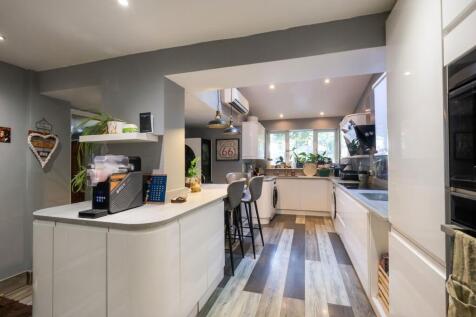 KITCHEN / BREAKFAST ROOM
