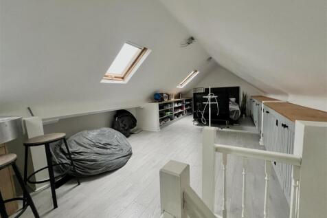 LOFT ROOM