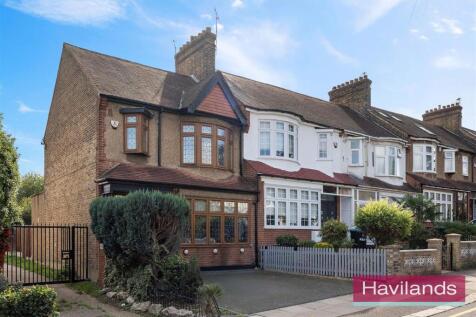 London, N14 - property photo