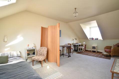 Open plan living space &amp; bedroom