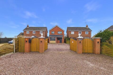 EweMove Spalding -  Cornfield House -  Front of Ho