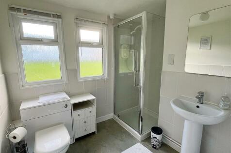 Shower Room.jpg