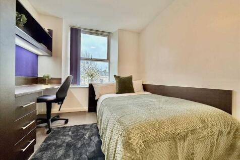 Flat 18, The Square photo 5