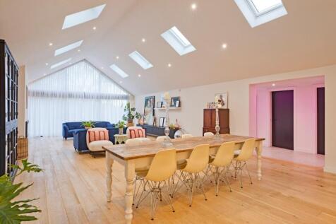 Living Area / Dining Kitchen