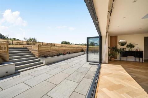 Open-plan living area / sun terrace