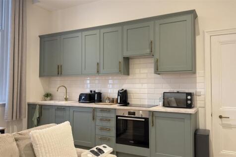 Clarendon Road, Westbourne photo 3