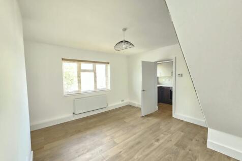 1-bed flat on Flat C, Station Road, Crayford, Dartford, Bexley, £1,300/mo