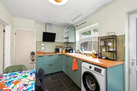 Kitchen_2.jpeg