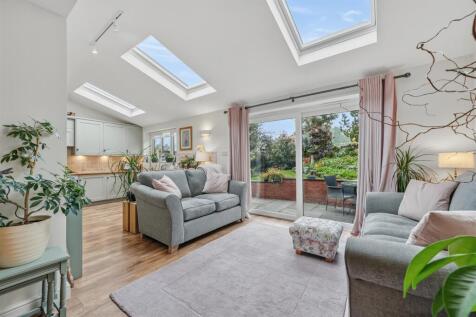 Living area to garden and kitchen.jpg