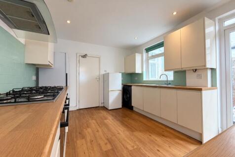 Call 02920 668585 to secure your viewing _105