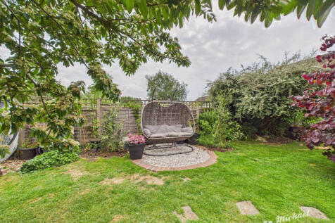 CAM03218G0-PR0684-STILL011-thumbnail-h750-70