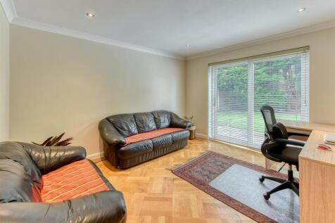 1 Saxon Court-sitting.jpg