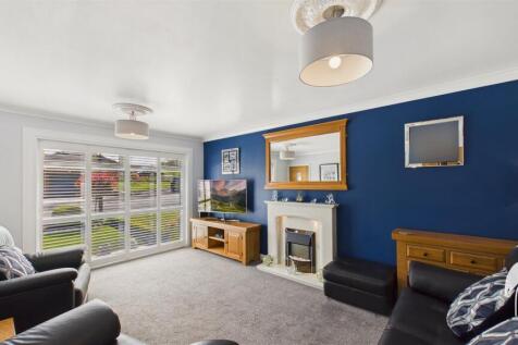 Lounge/Bedroom?