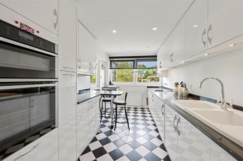 Flat 16, Burghley House-2.jpg