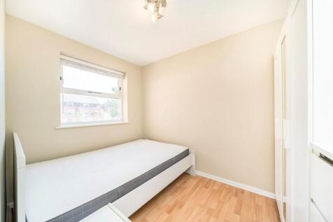 Macmillan Way, Tooting photo 3