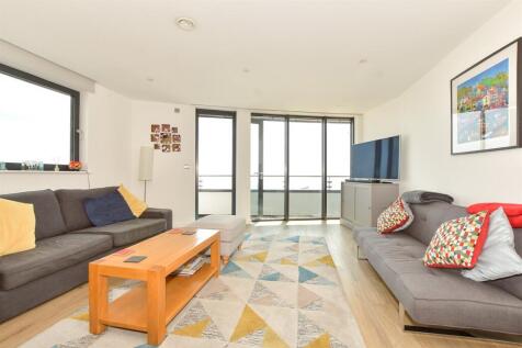 Lounge/ Kitchen