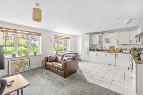 LOUNGE/KITCHEN