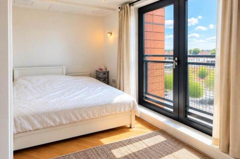 Invito House, Bramley Crescent, Gants Hill photo 4