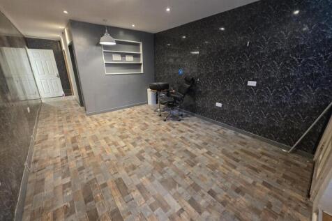 Commercial Property to rent Image 3