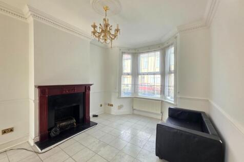 Shakespeare Road, London, E17 photo 4