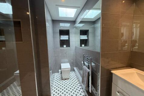 Shower Room 2.jpeg