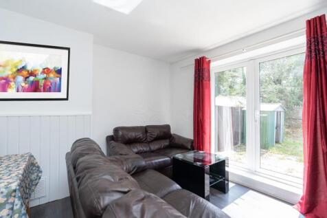 Laburnum Road 04624.jpg