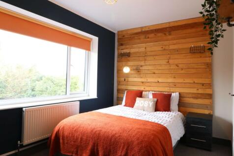 14 Haydon Road Room 6.JPG