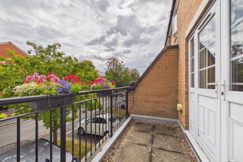 CAM03252G0-PR0141-STILL015.jpg