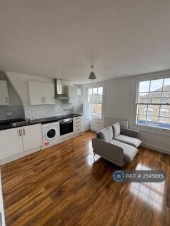 Kitchen/ Liv8ng Room