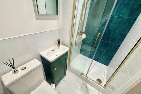 Bathroom 2.jpg