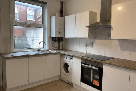 Uxbridge Street, Ashton-Under-Lyne photo 3