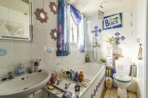 Basement flat bathro